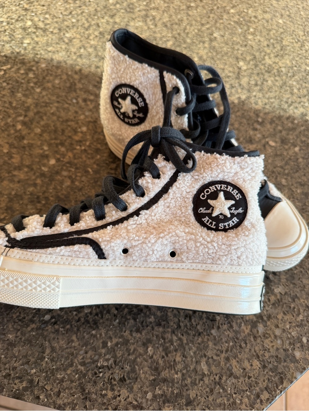 New size women 9 Converse Chuck Taylor All Star Sherpa High Tops